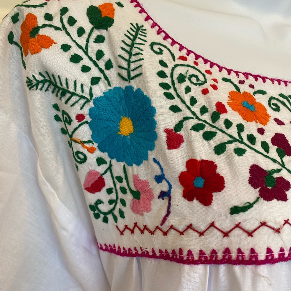 🇲🇽 NWT Traditional Mexican blouse. - Picture 4 of 16